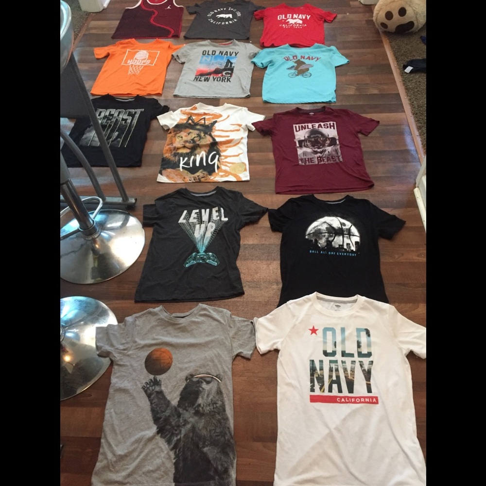 45 boys t-shirts size 10-12